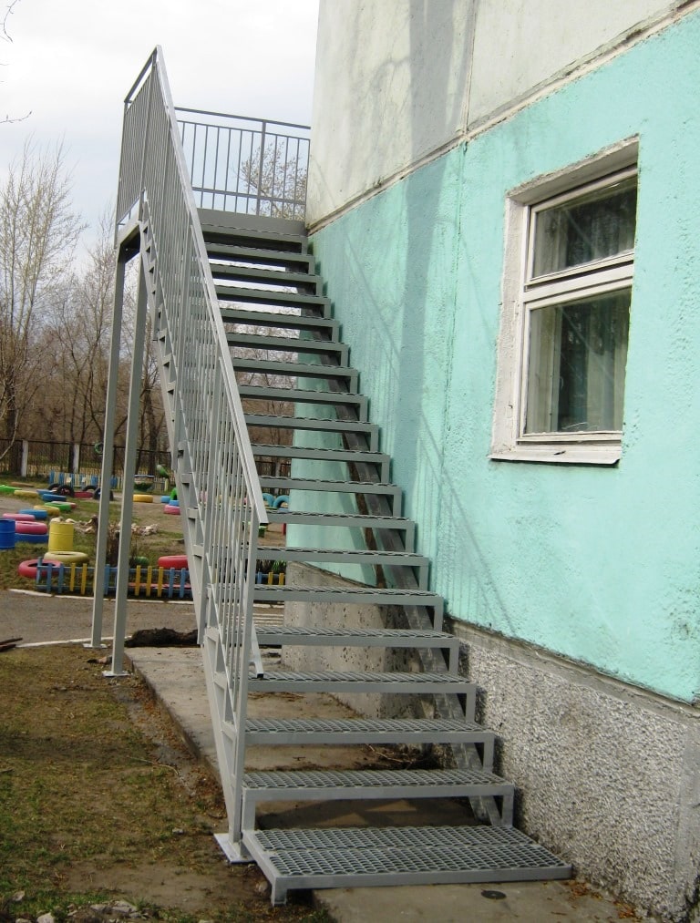 Металлическая лестница П2